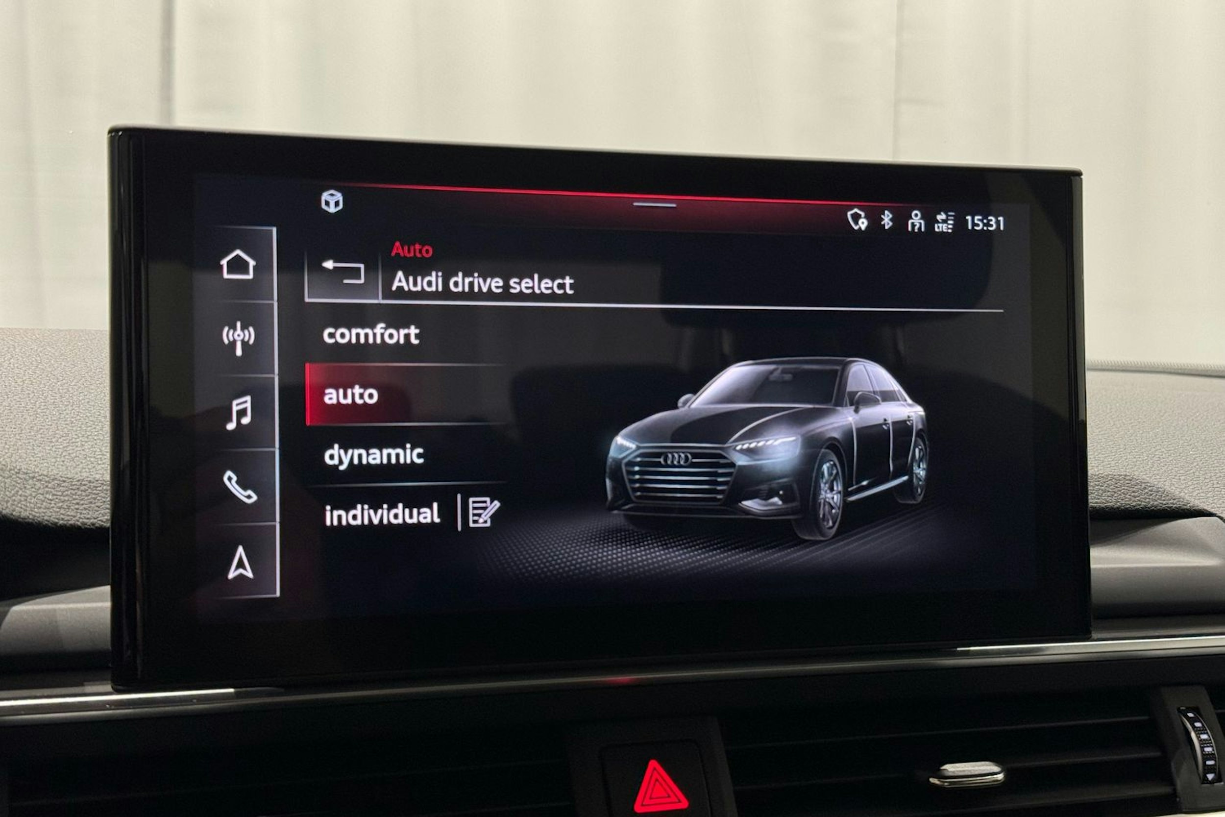 sininen Audi A4 2022 kuva 27.