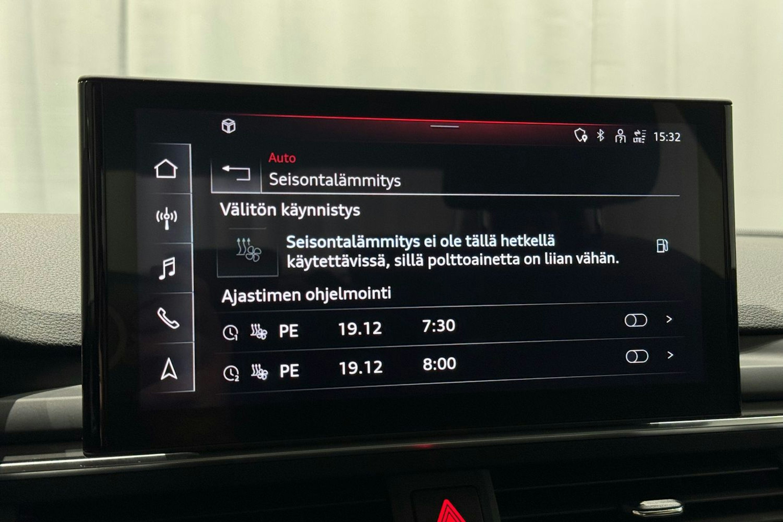 sininen Audi A4 2022 kuva 28.