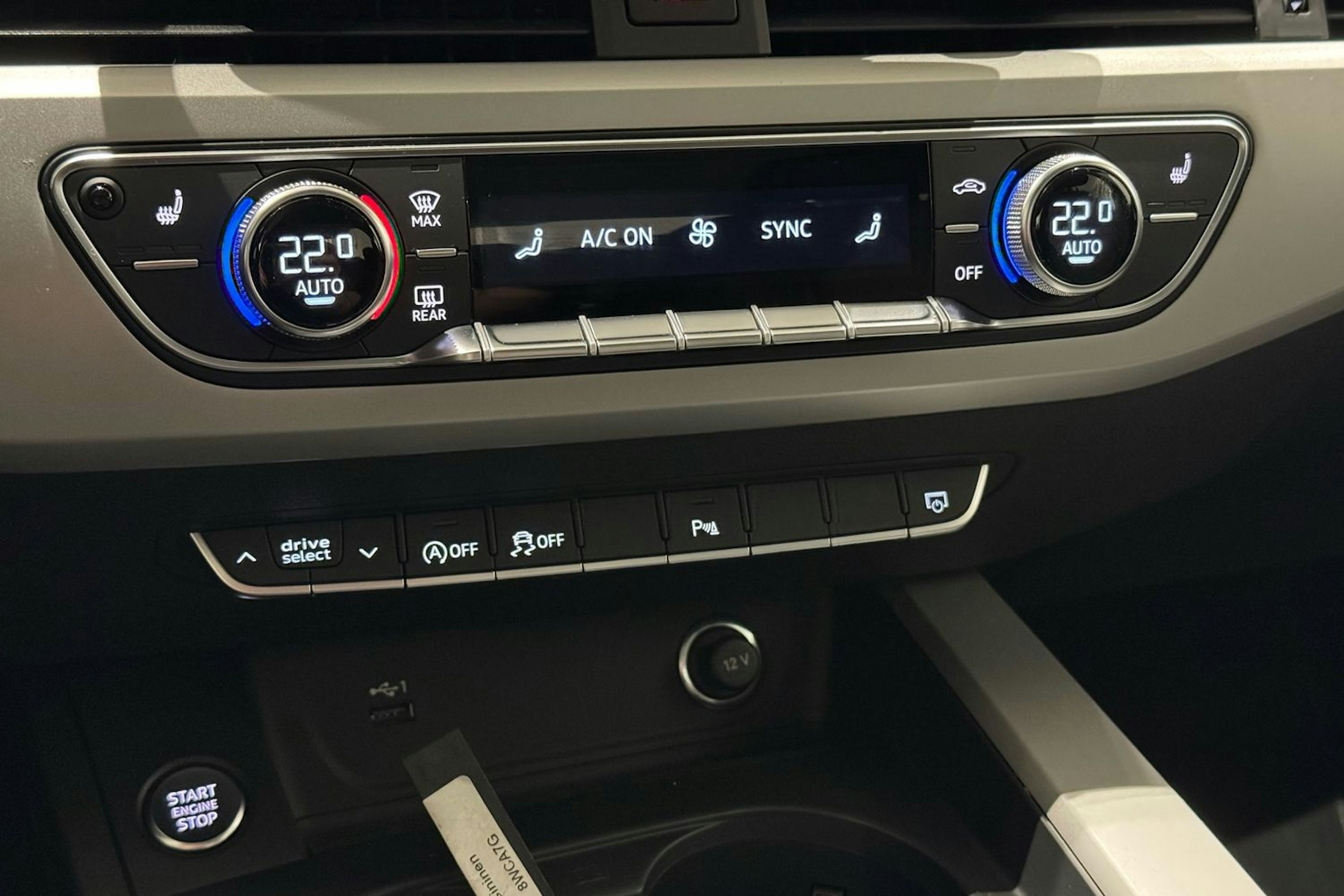 sininen Audi A4 2022 kuva 29.