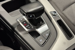 sininen Audi A4 2022 kuva 30.