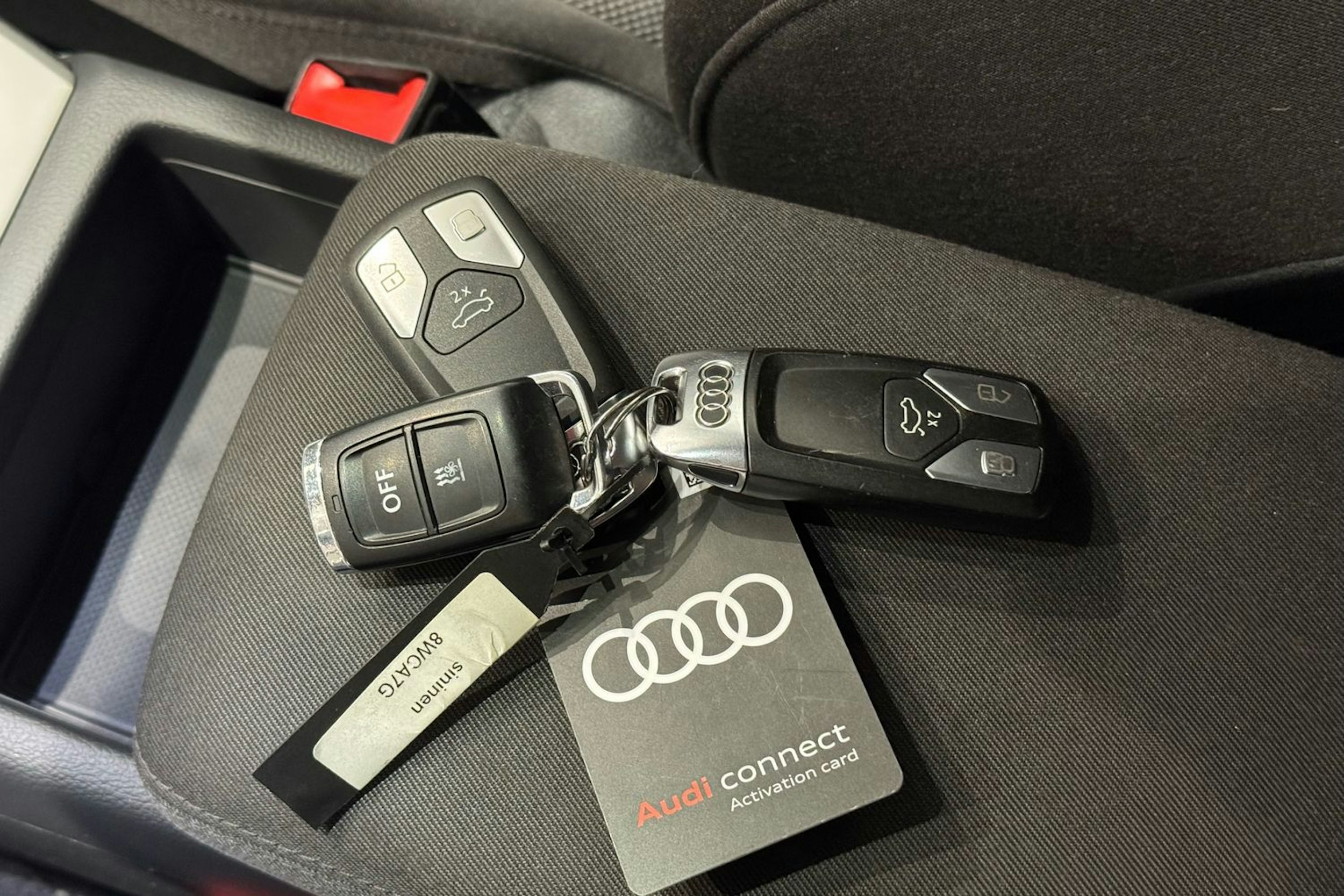 sininen Audi A4 2022 kuva 31.