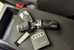 sininen Audi A4 2022 kuva 31.