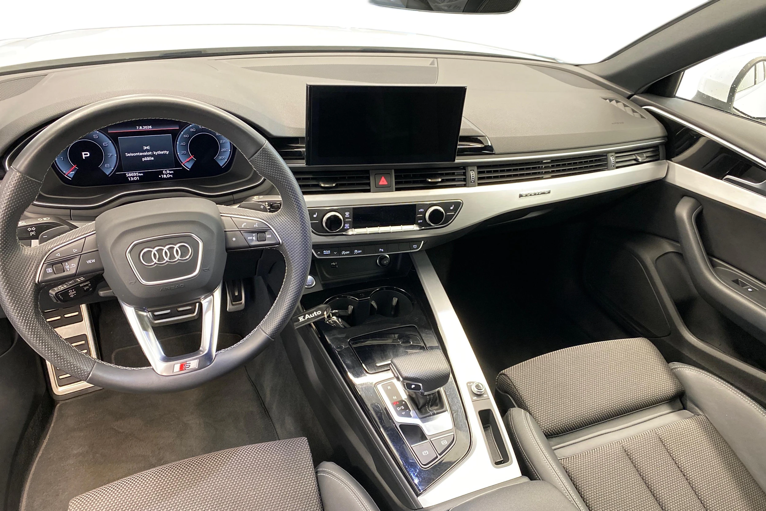 valkoinen Audi A4 2022 kuva 7.