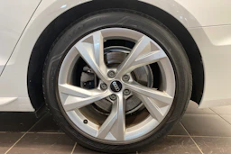 valkoinen Audi A4 2022 kuva 10.
