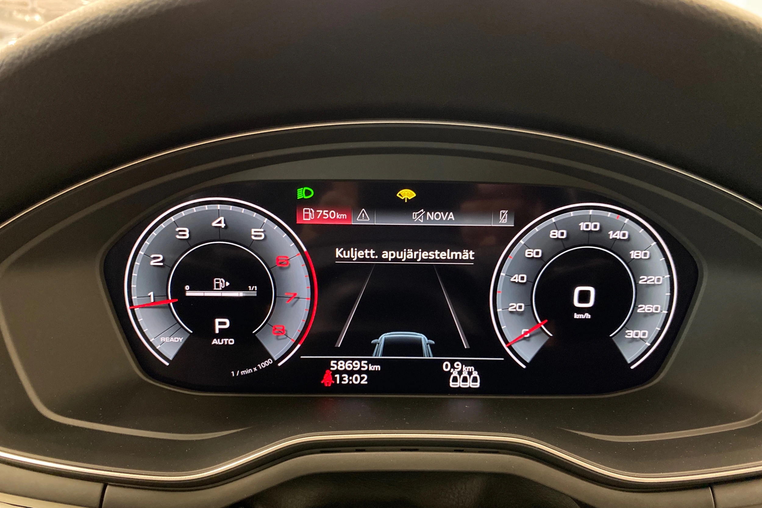 valkoinen Audi A4 2022 kuva 11.