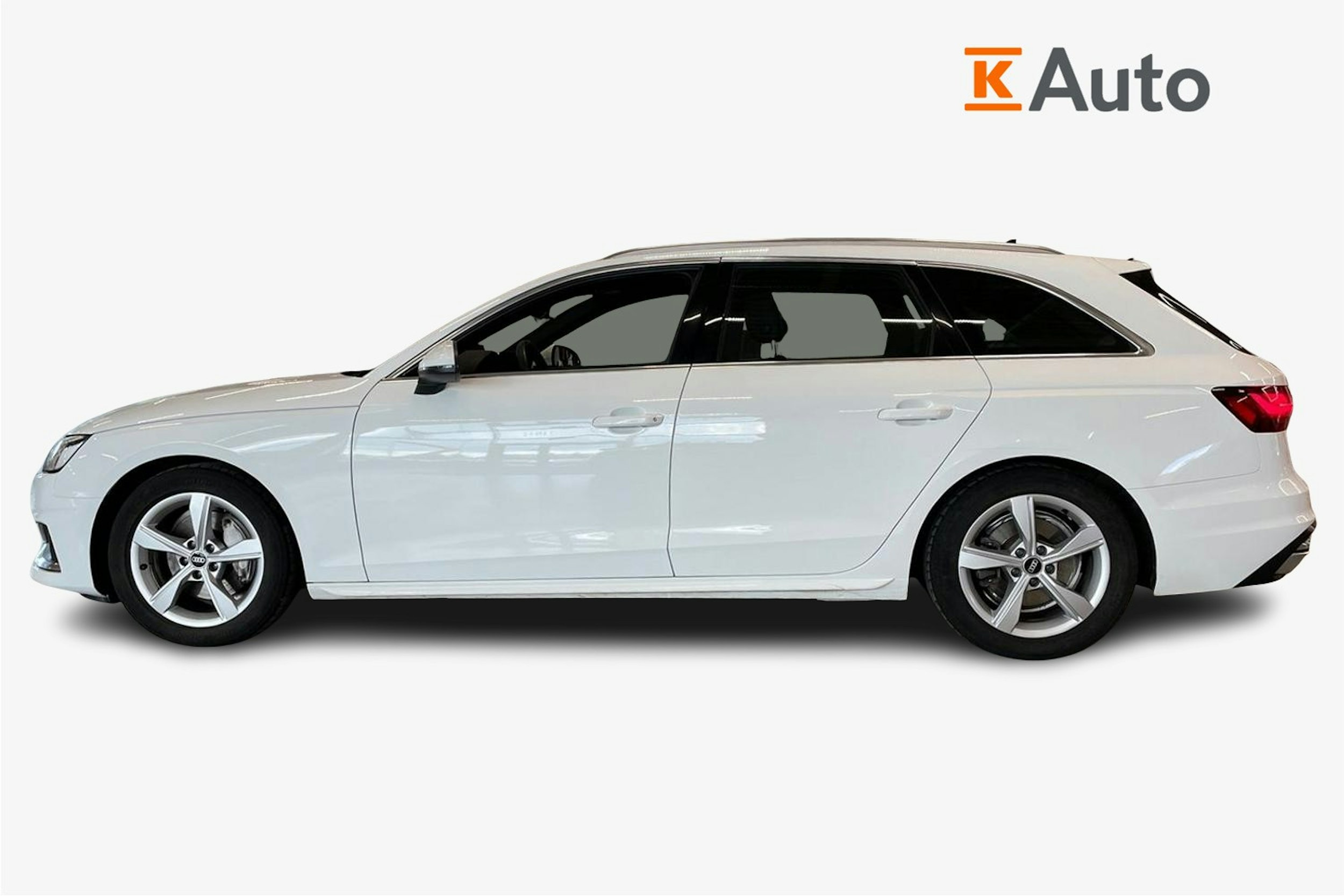 valkoinen Audi A4 2022 kuva 6.
