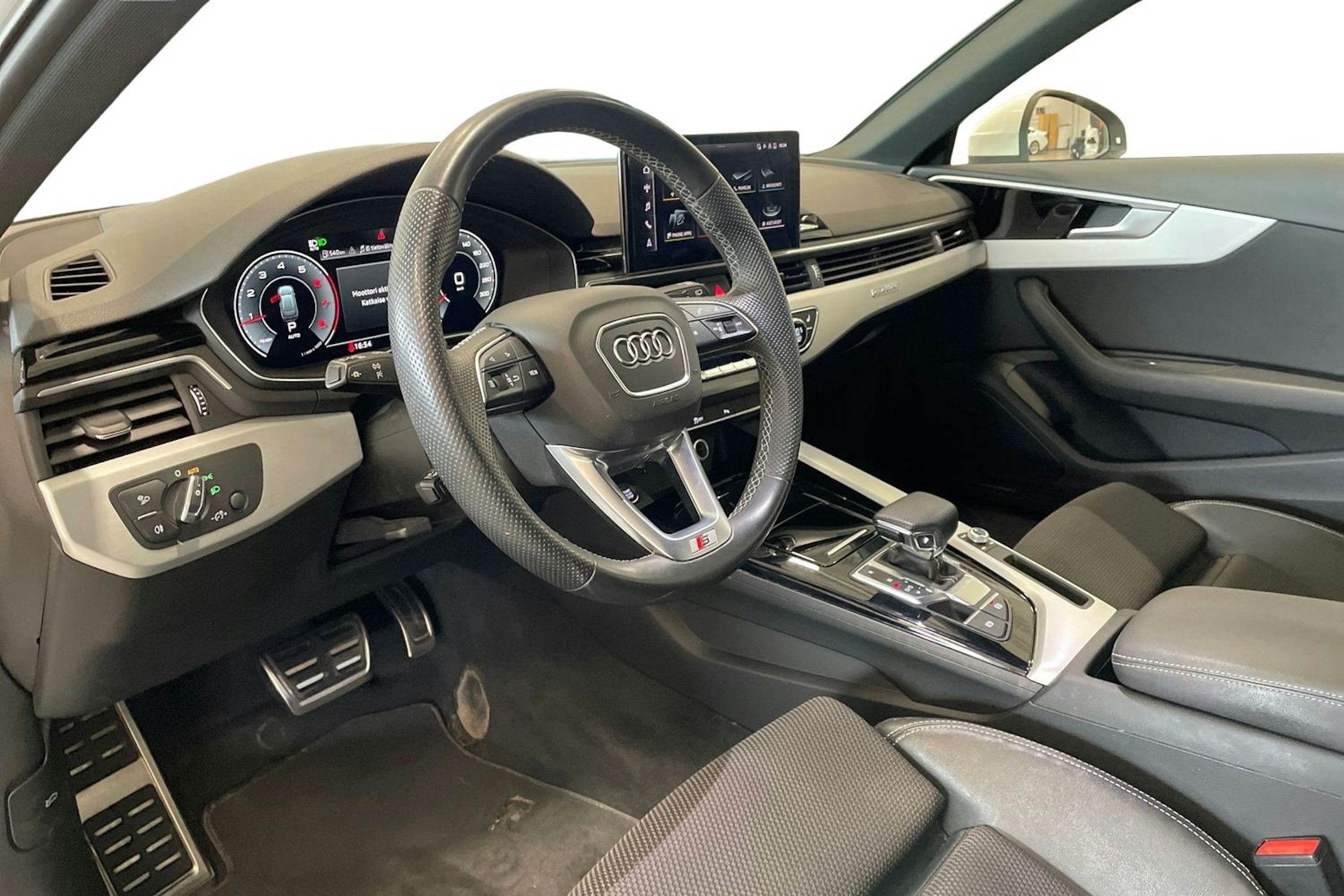 valkoinen Audi A4 2022 kuva 7.