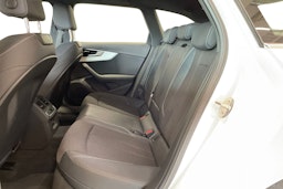 valkoinen Audi A4 2022 kuva 10.
