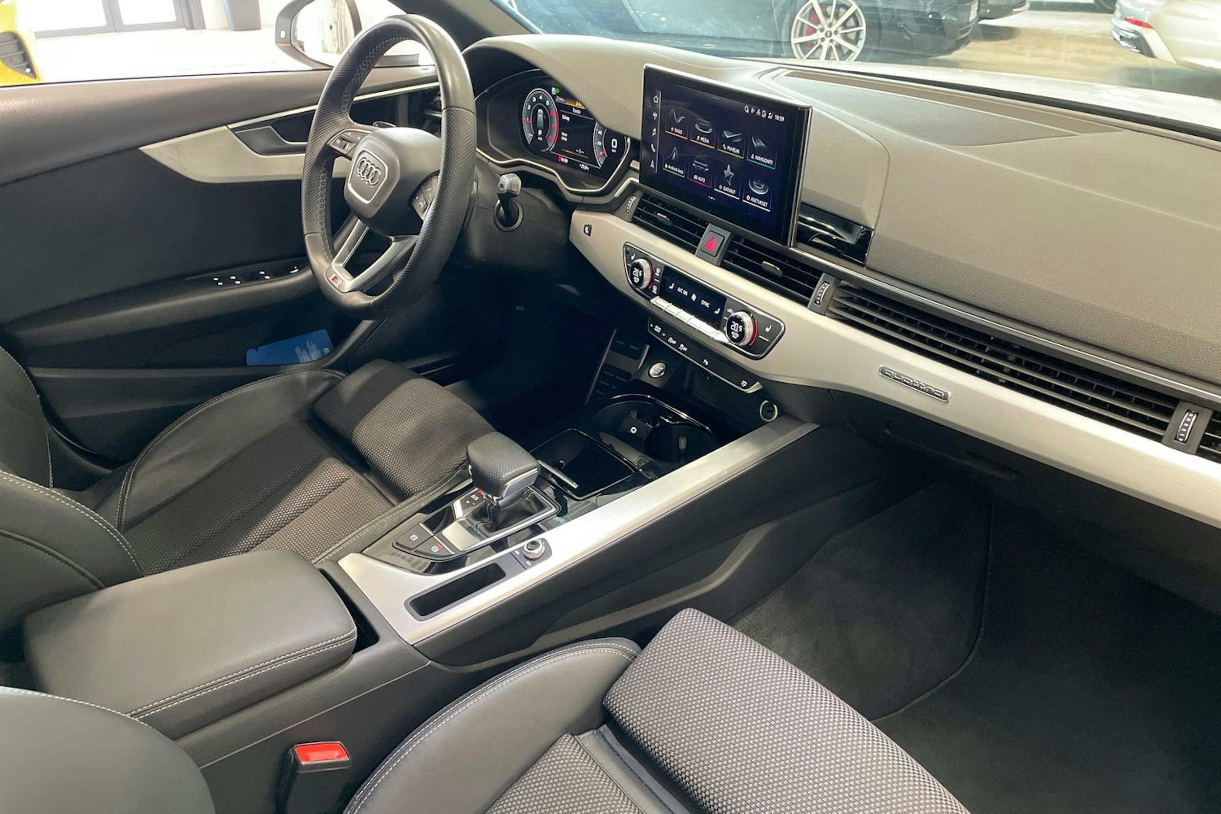valkoinen Audi A4 2022 kuva 15.