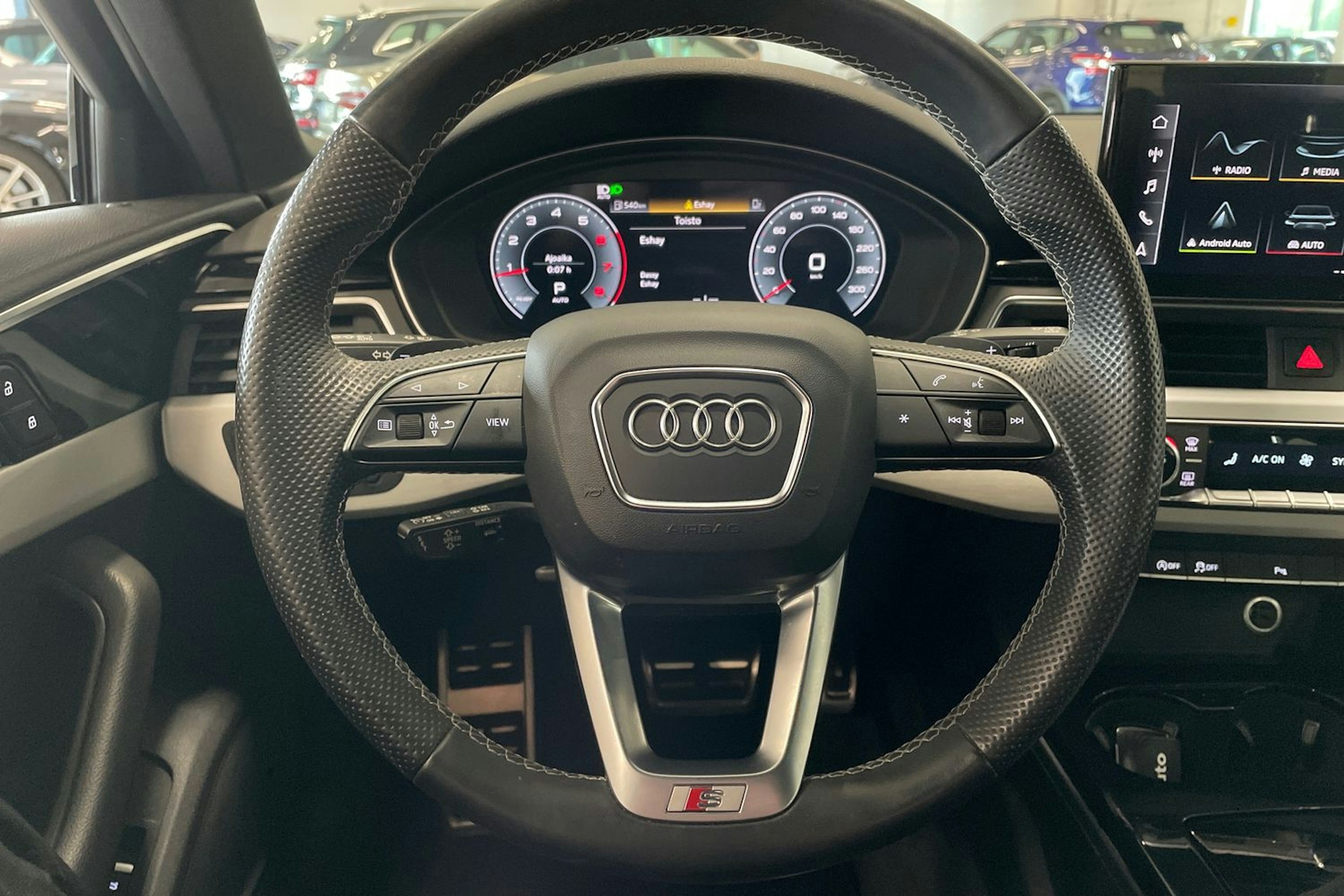valkoinen Audi A4 2022 kuva 16.