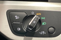 valkoinen Audi A4 2022 kuva 21.