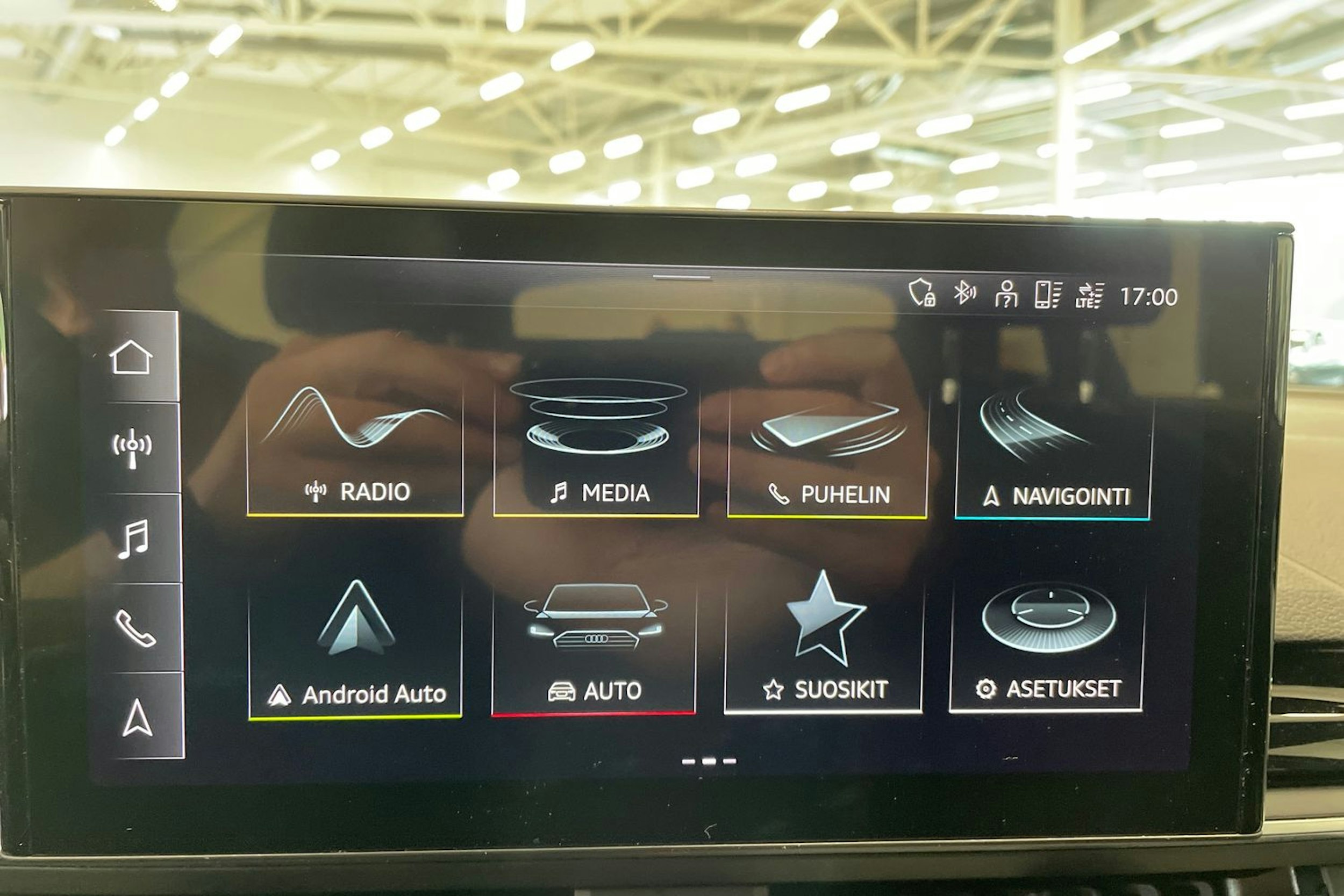 valkoinen Audi A4 2022 kuva 23.