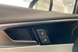 valkoinen Audi A4 2022 kuva 34.
