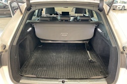 valkoinen Audi A4 2022 kuva 37.