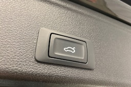 musta Audi A4 2022 kuva 35.