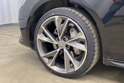 musta Audi A4 2022 kuva 38.