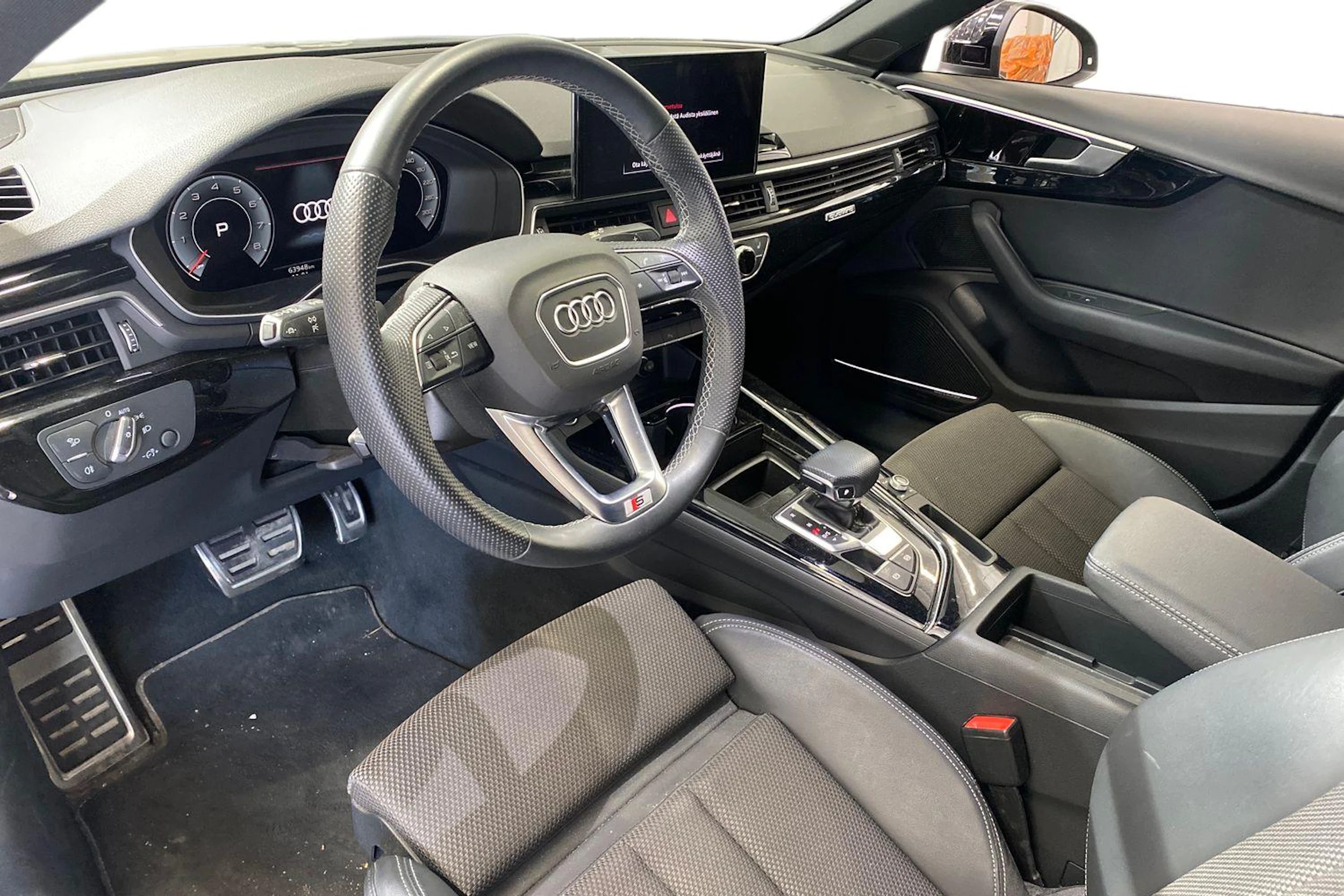 Harmaa Audi A4 2022 kuva 3.