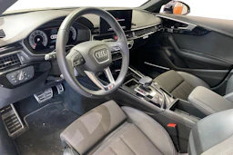 Harmaa Audi A4 2022 kuva 3.