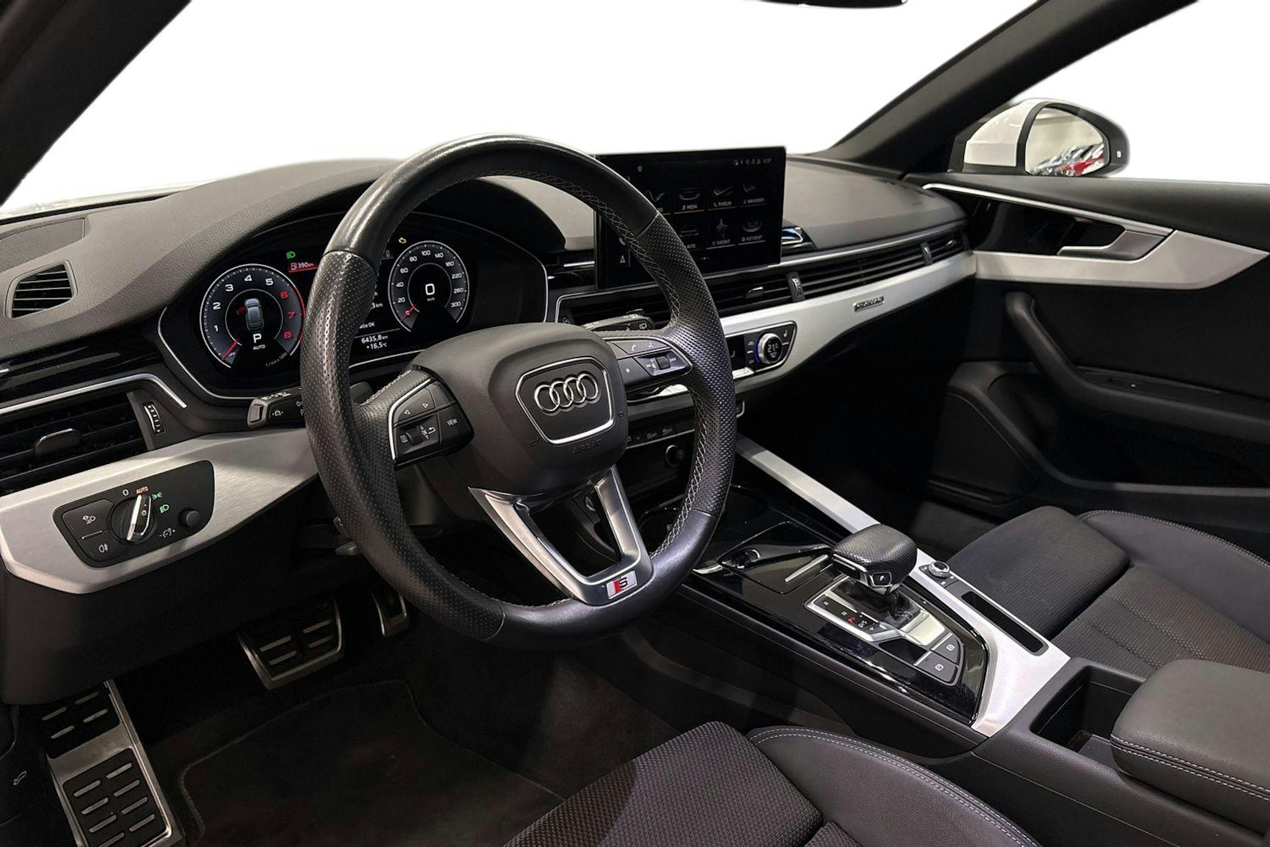 valkoinen Audi A4 2022 kuva 7.