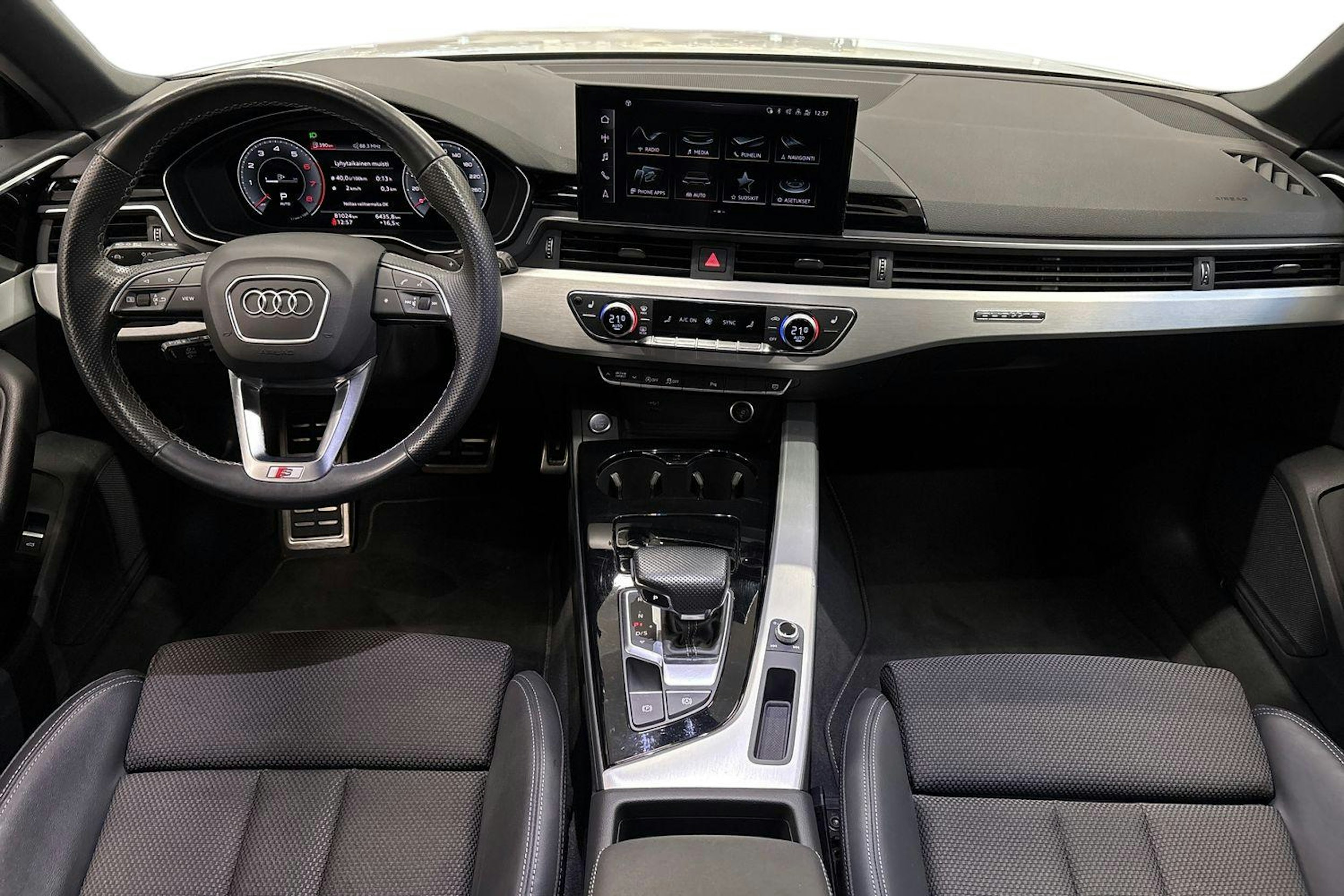 valkoinen Audi A4 2022 kuva 9.