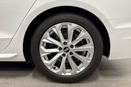 valkoinen Audi A4 2022 kuva 13.