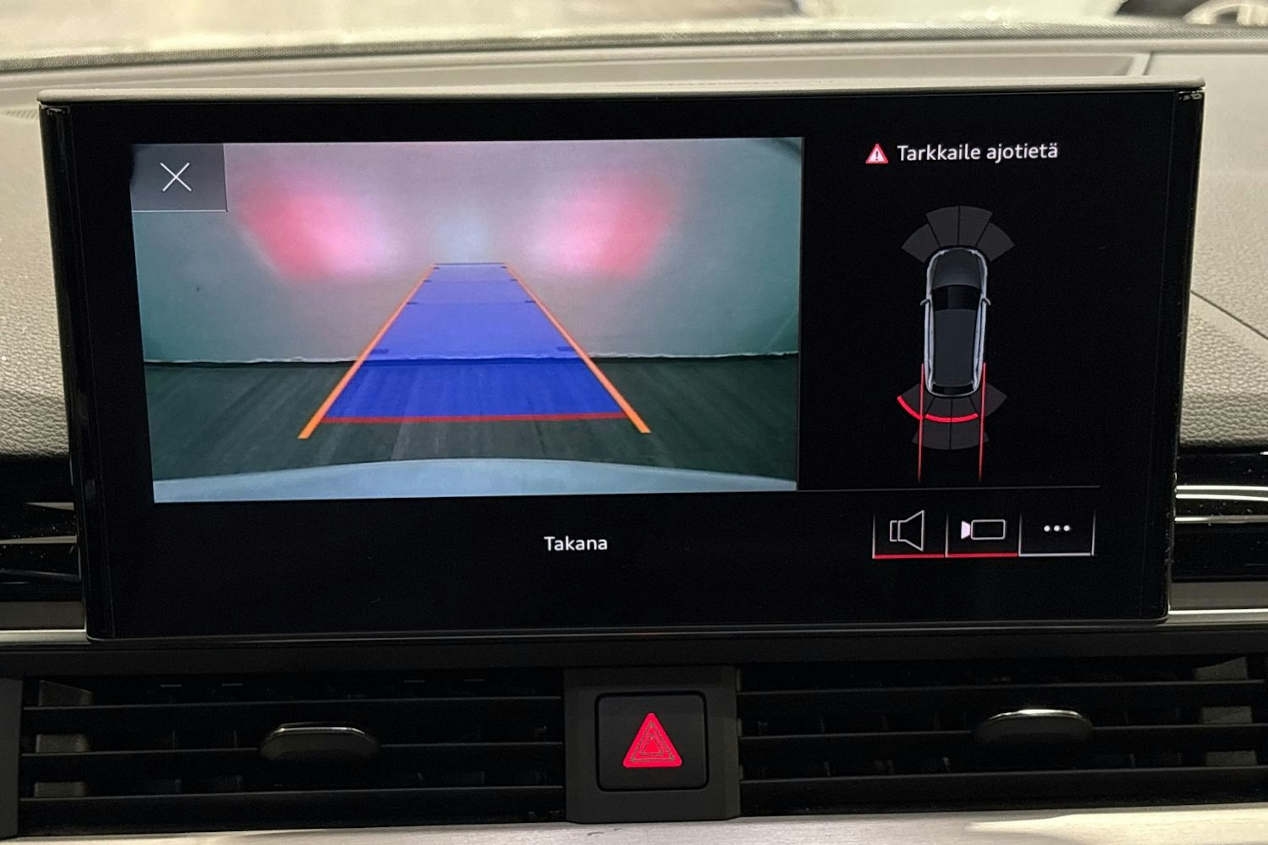 valkoinen Audi A4 2022 kuva 15.