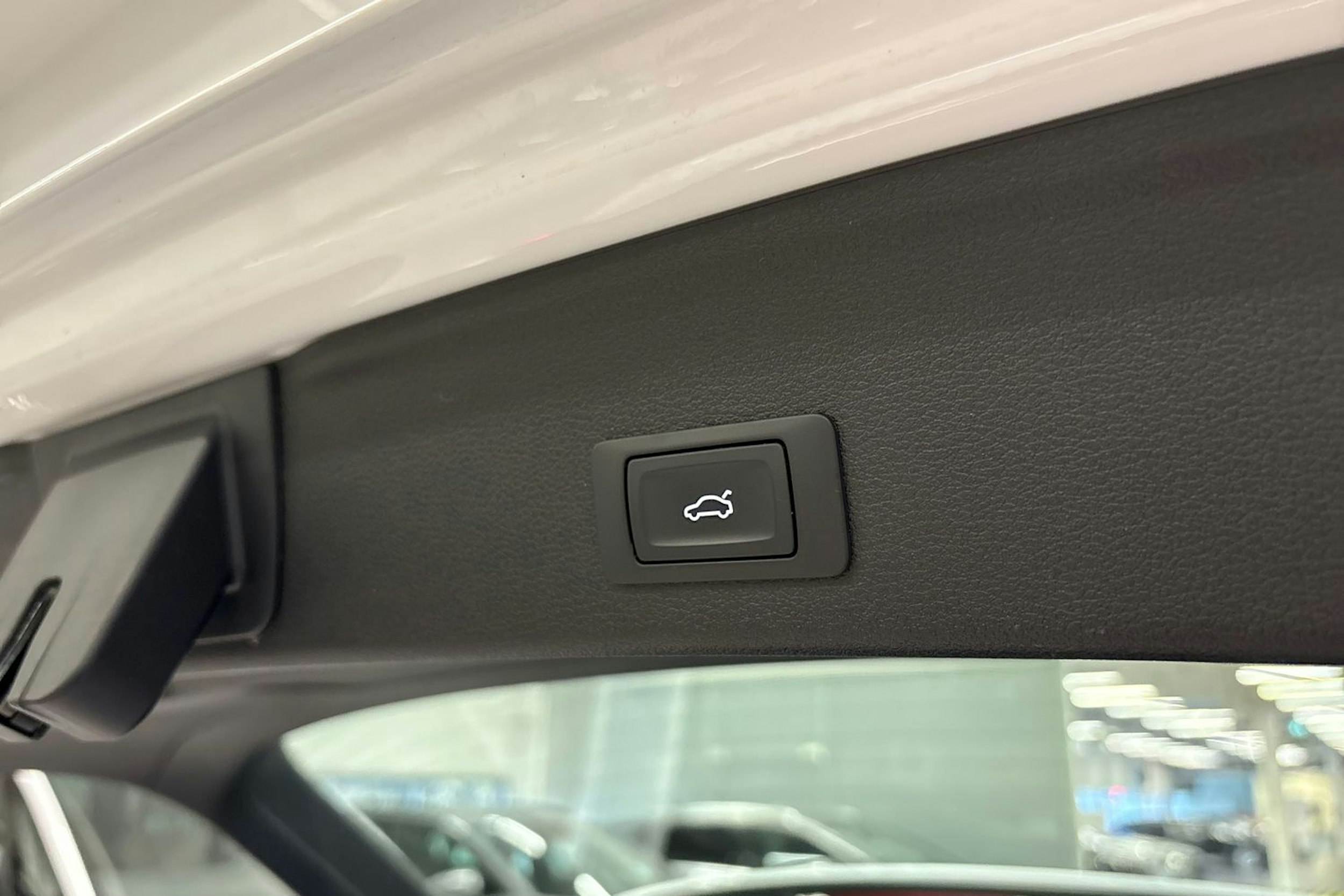 valkoinen Audi A4 2022 kuva 17.