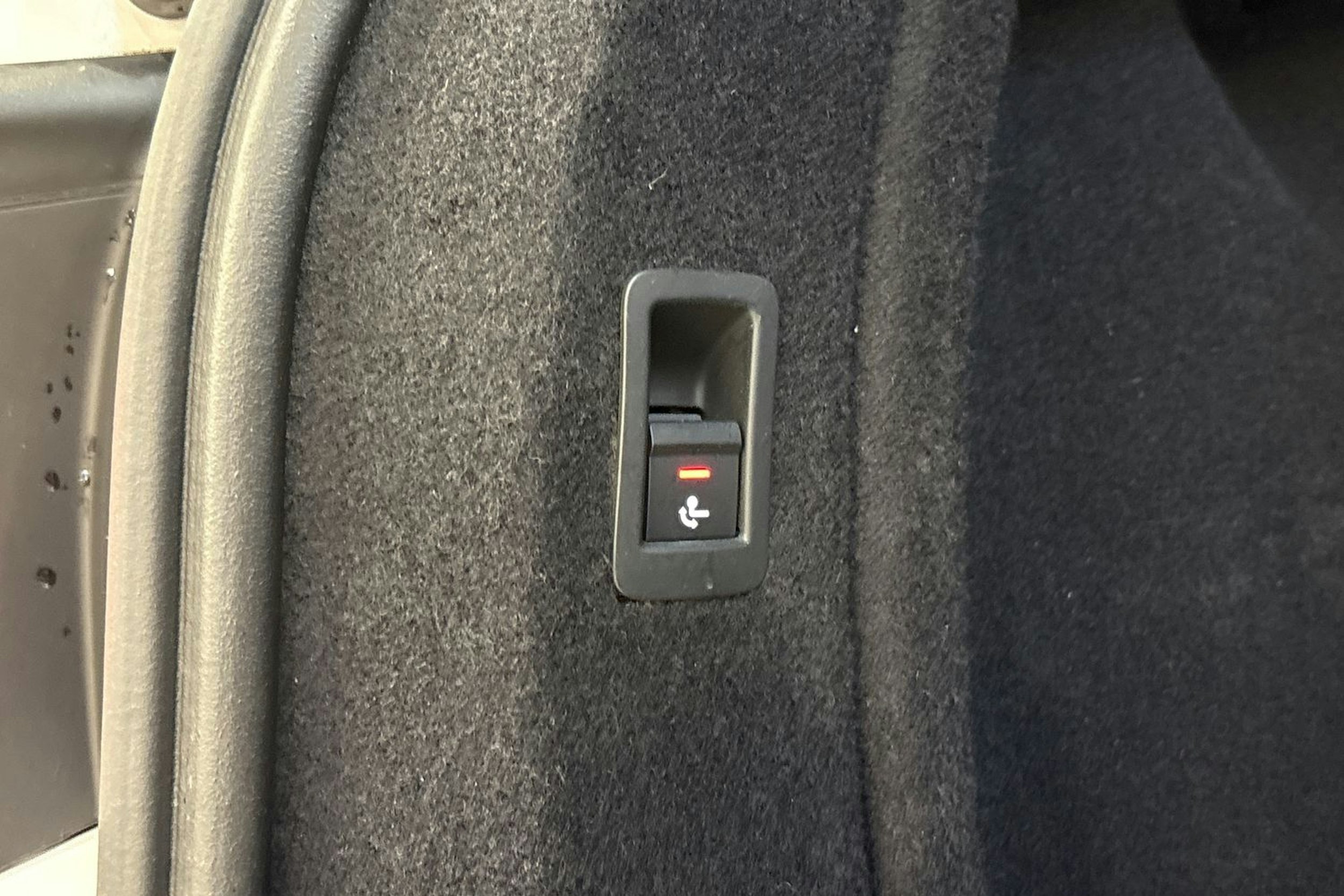 valkoinen Audi A4 2022 kuva 18.