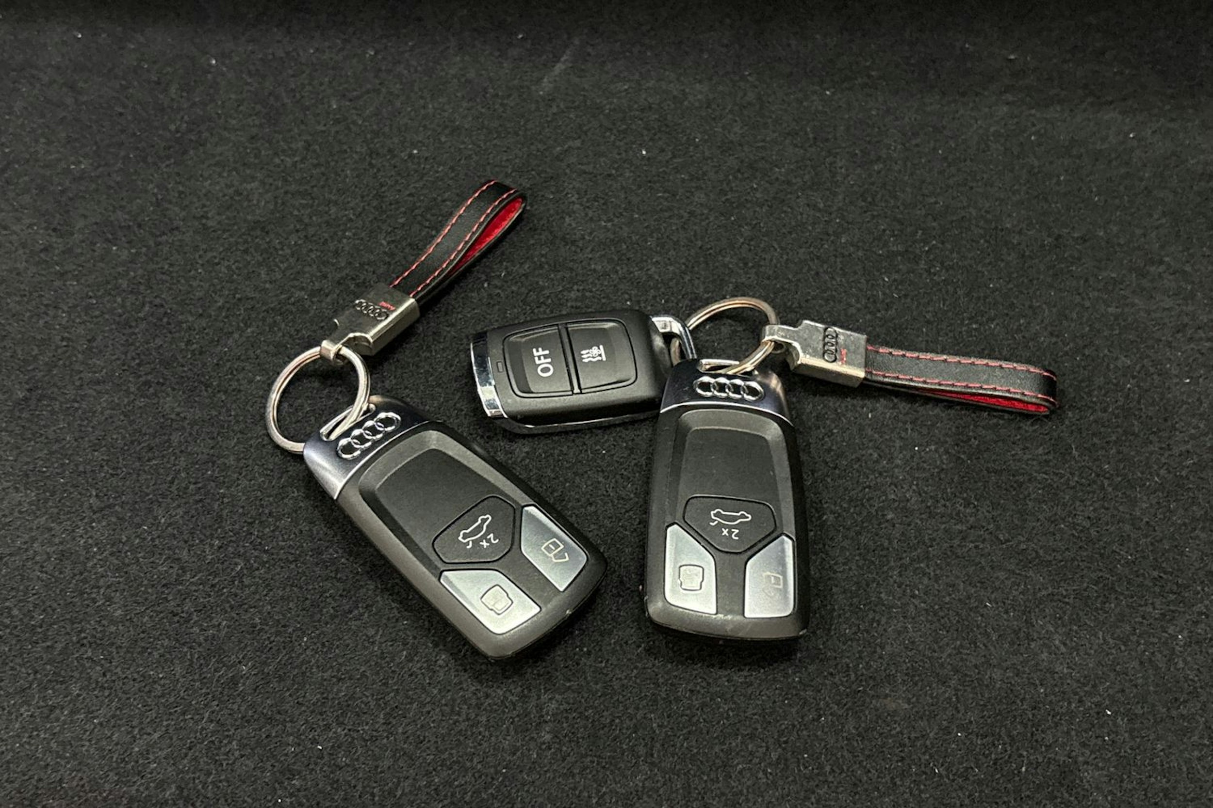 valkoinen Audi A4 2022 kuva 19.