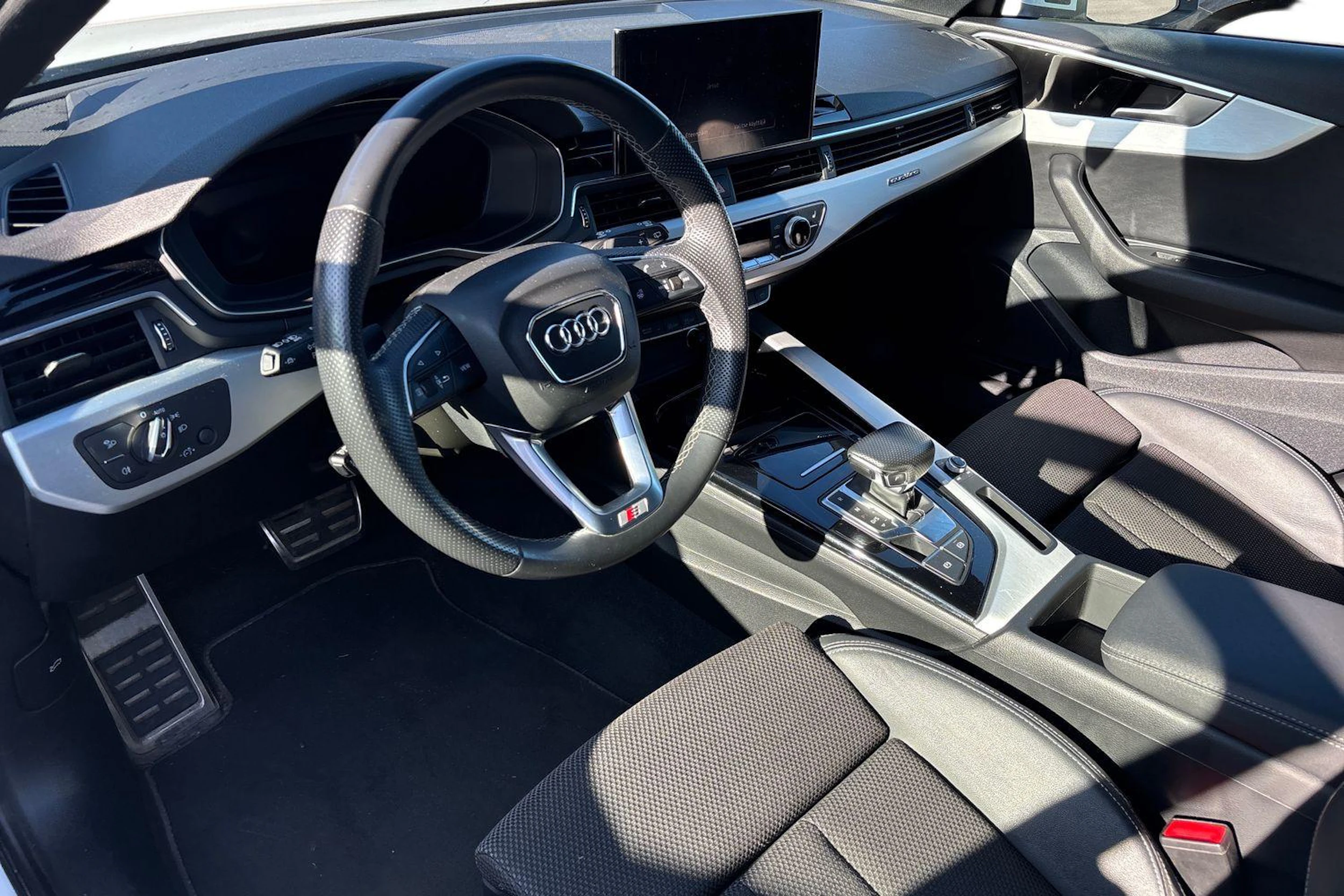 valkoinen Audi A4 2022 kuva 3.