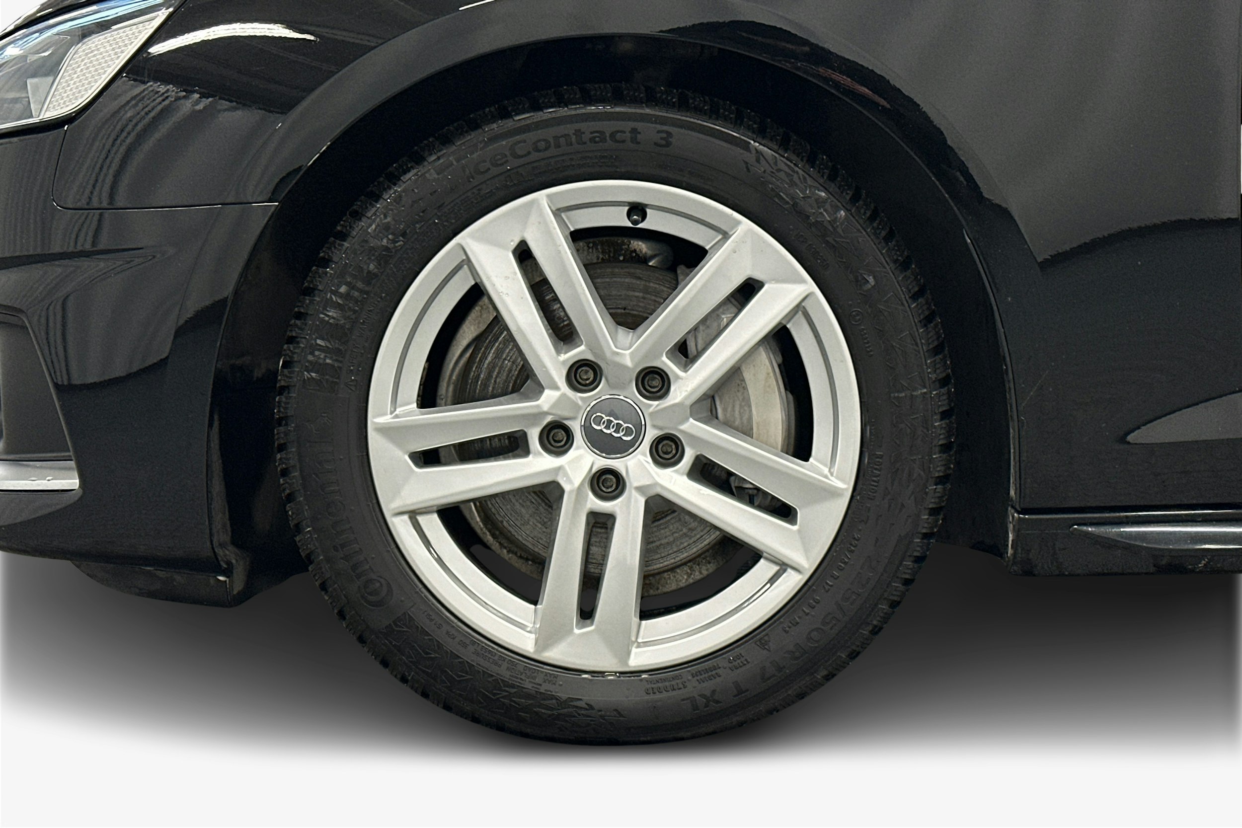 musta Audi A4 2022 kuva 11.