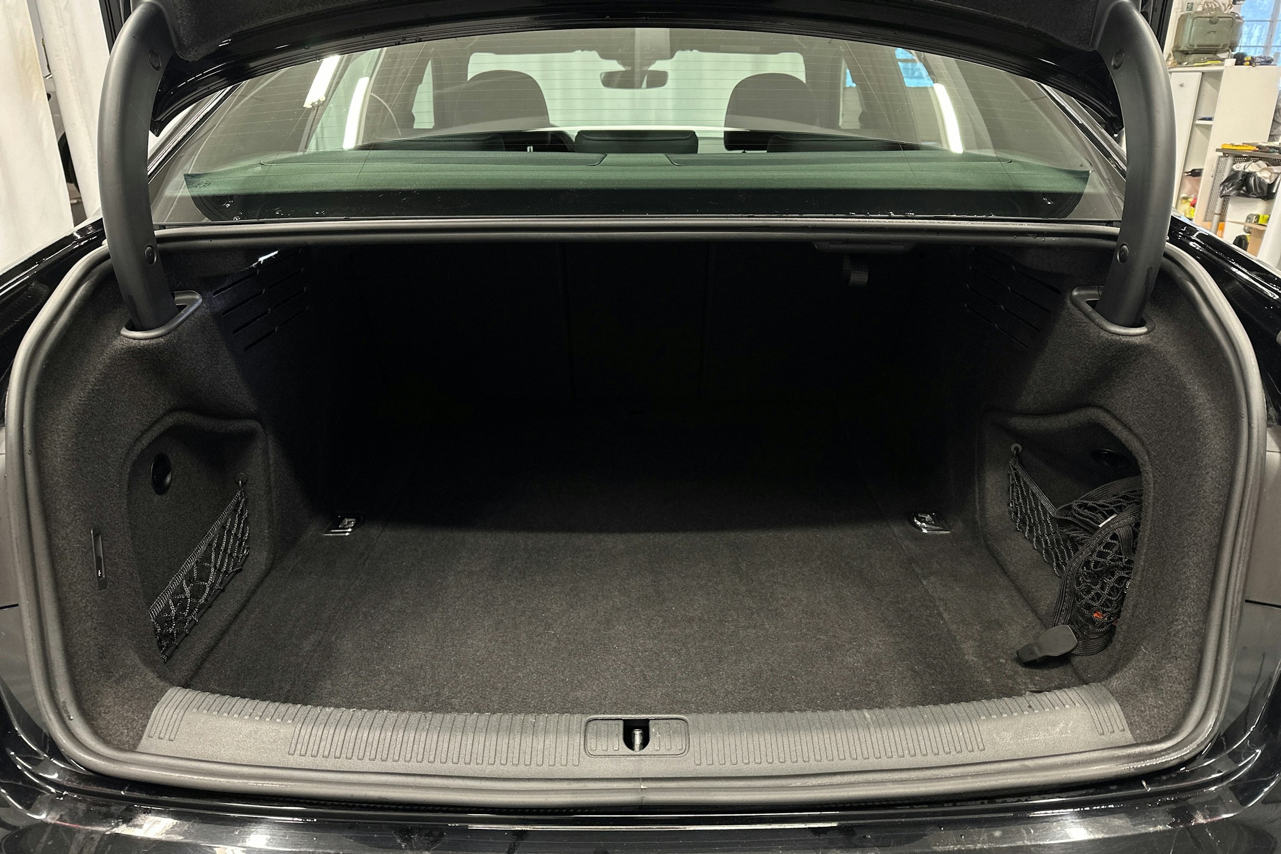 musta Audi A4 2022 kuva 14.