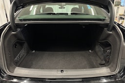 musta Audi A4 2022 kuva 14.