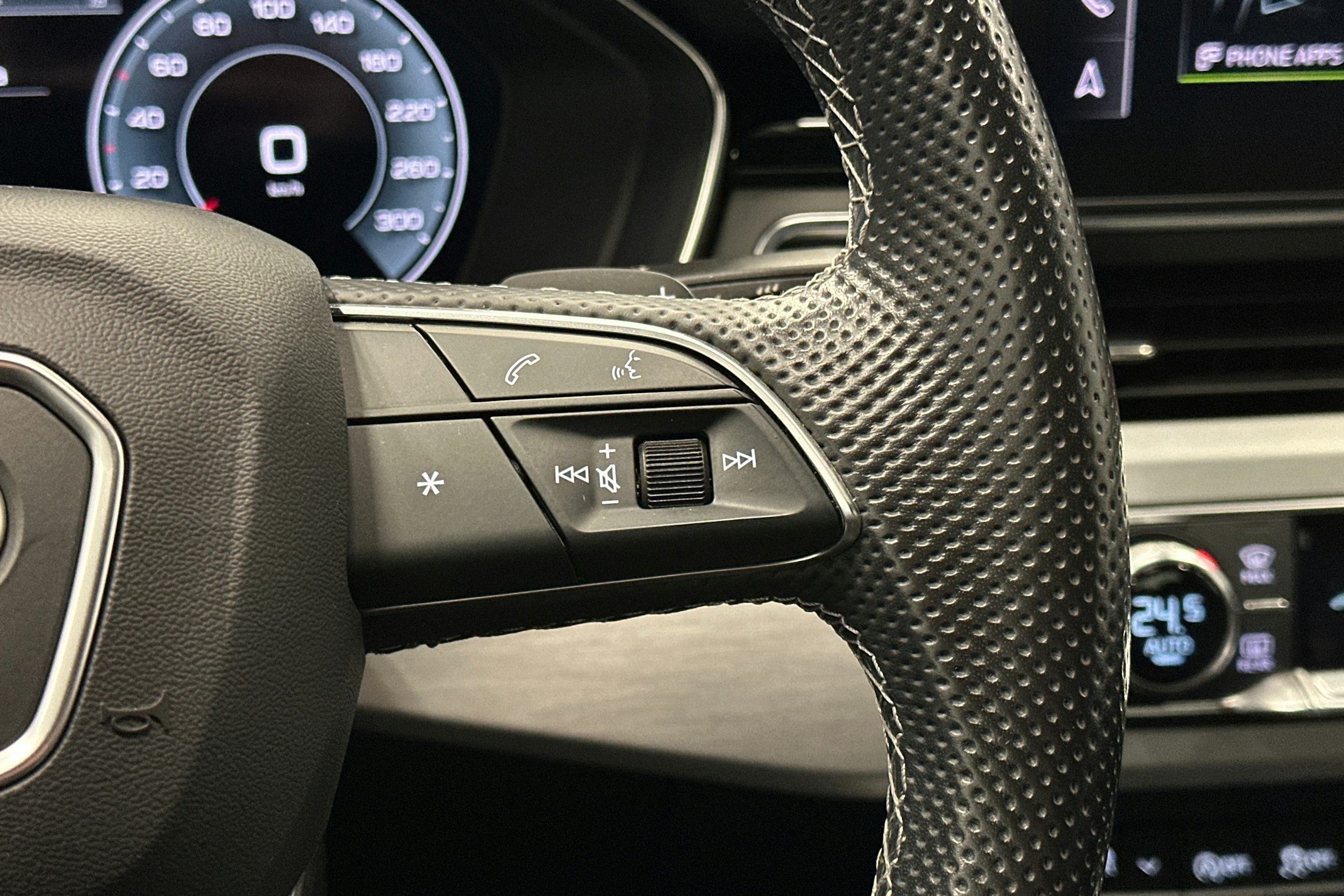 musta Audi A4 2022 kuva 19.