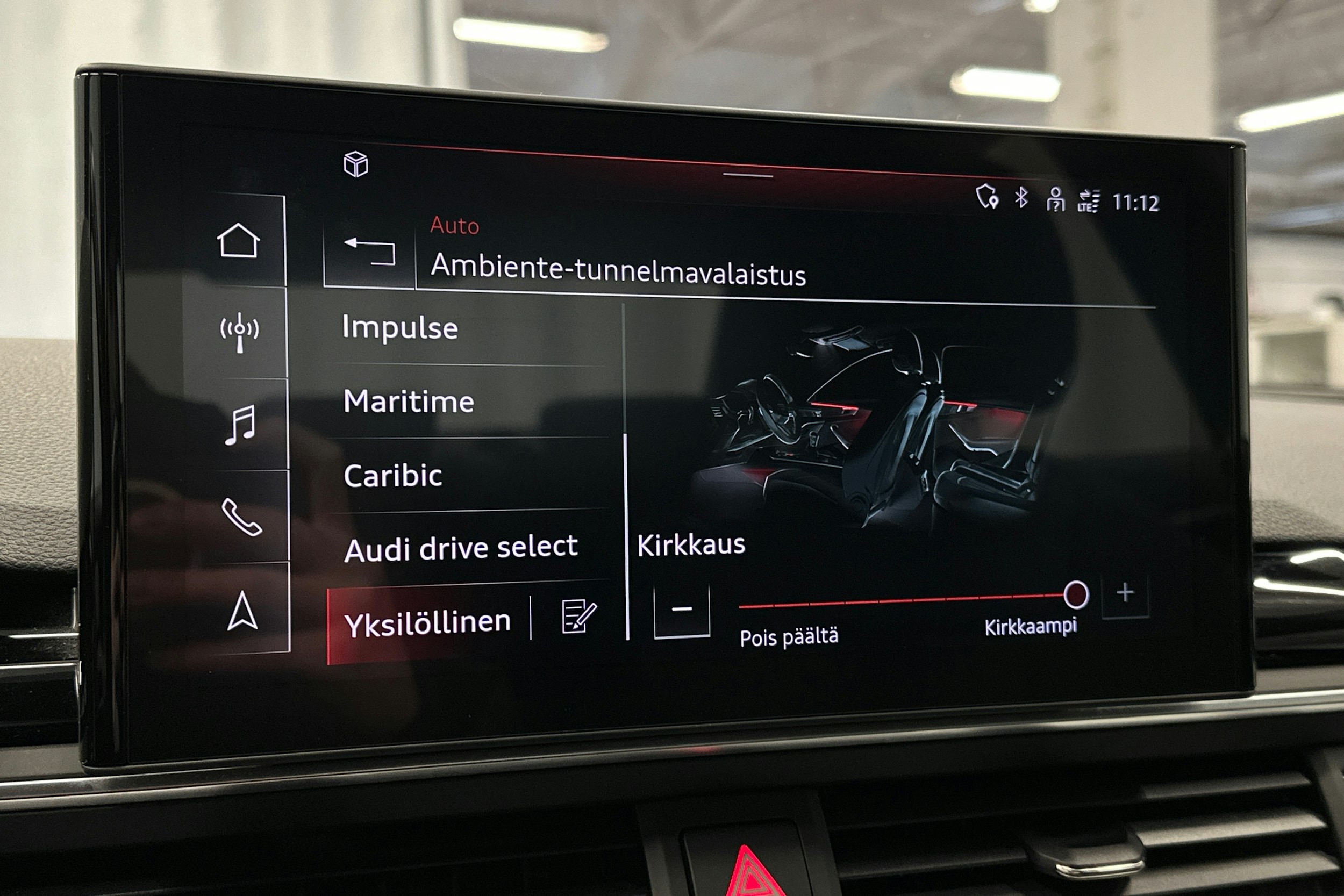 musta Audi A4 2022 kuva 24.