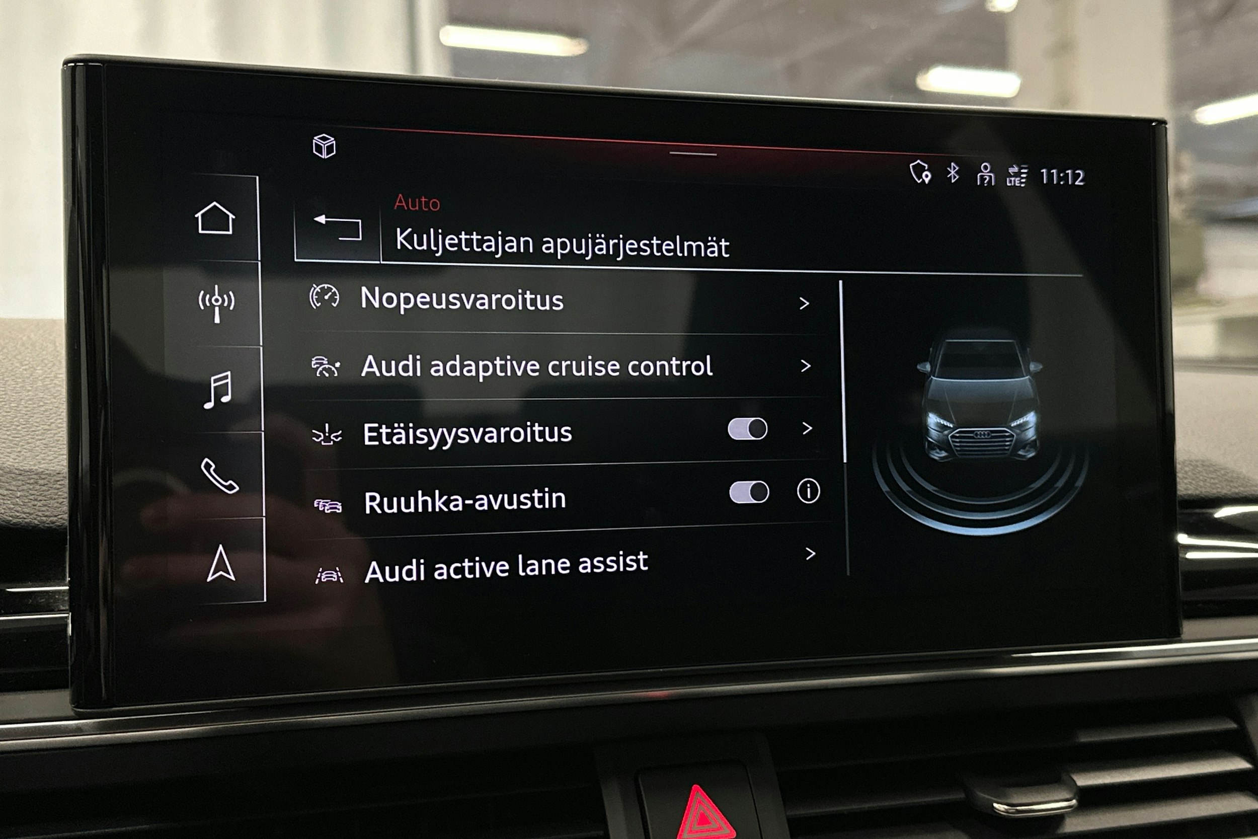 musta Audi A4 2022 kuva 25.