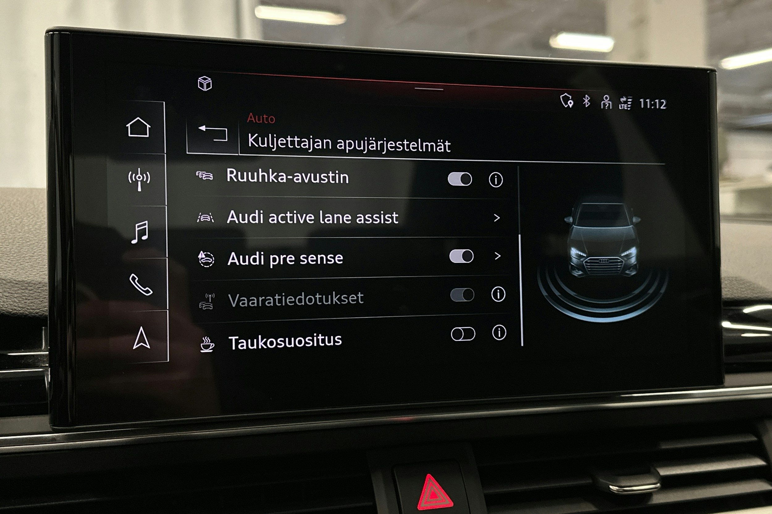 musta Audi A4 2022 kuva 26.