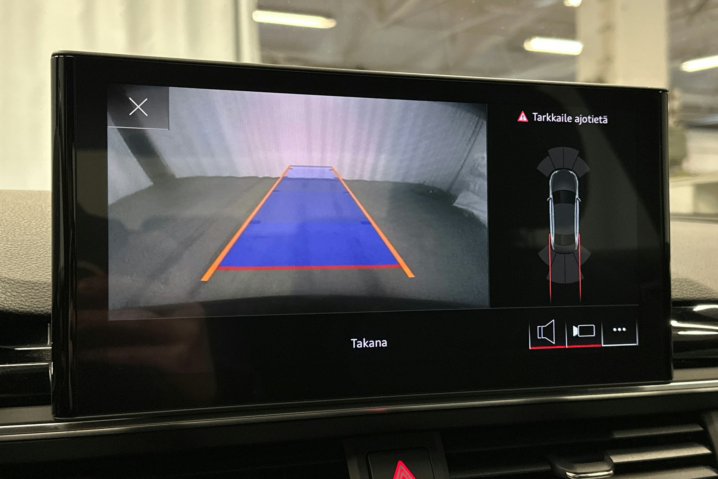 musta Audi A4 2022 kuva 27.