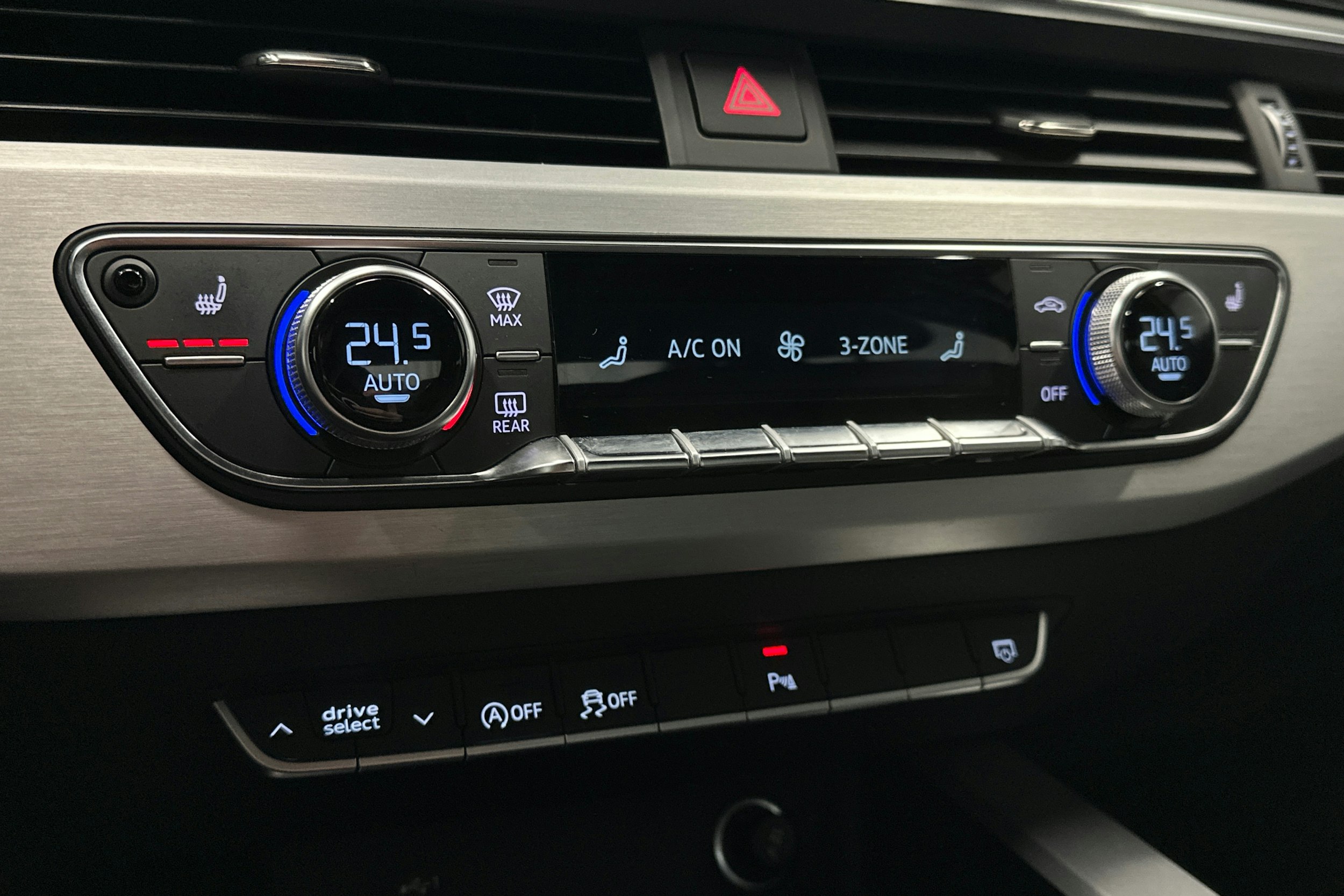 musta Audi A4 2022 kuva 28.