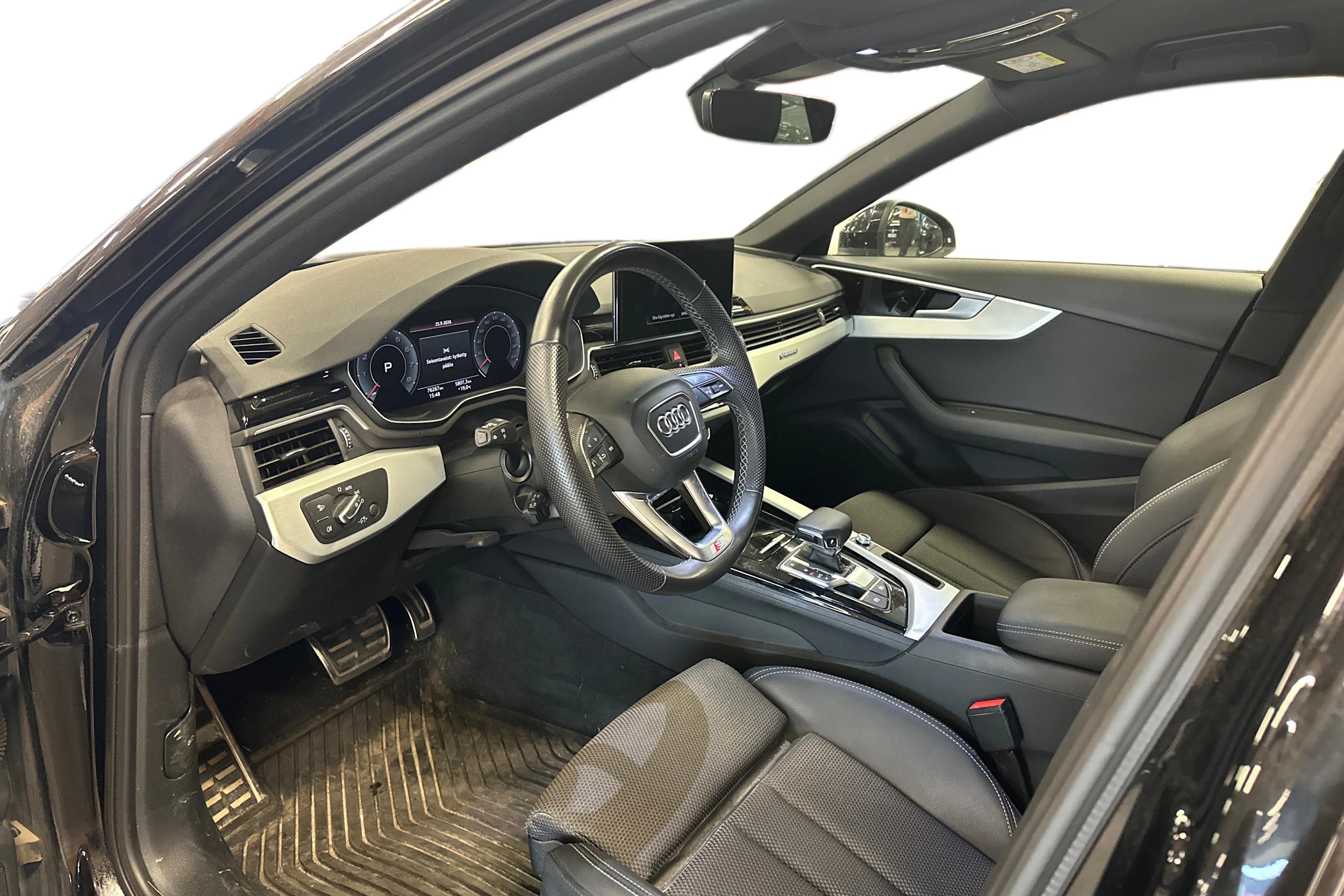 musta Audi A4 2022 kuva 3.