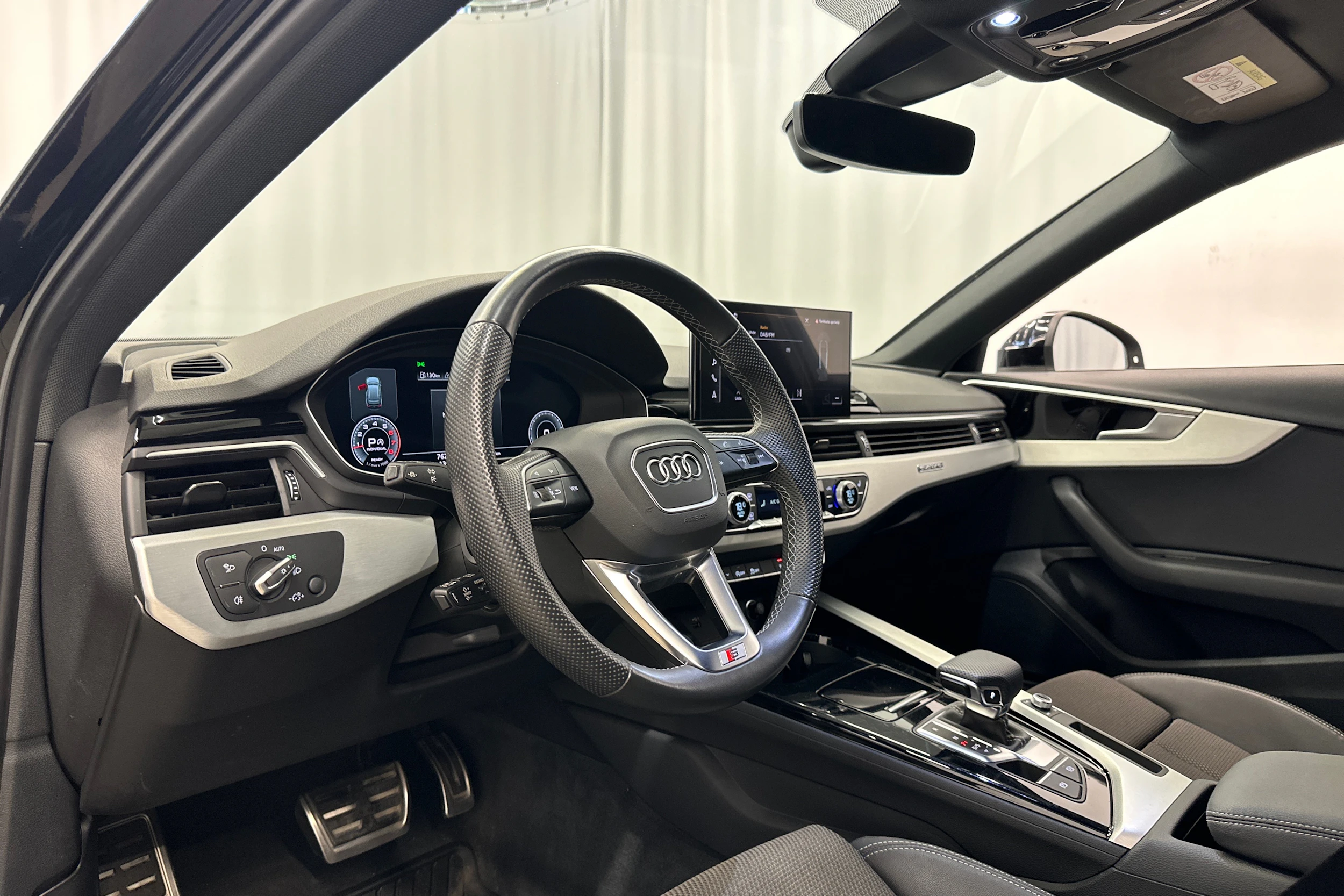 musta Audi A4 2022 kuva 10.