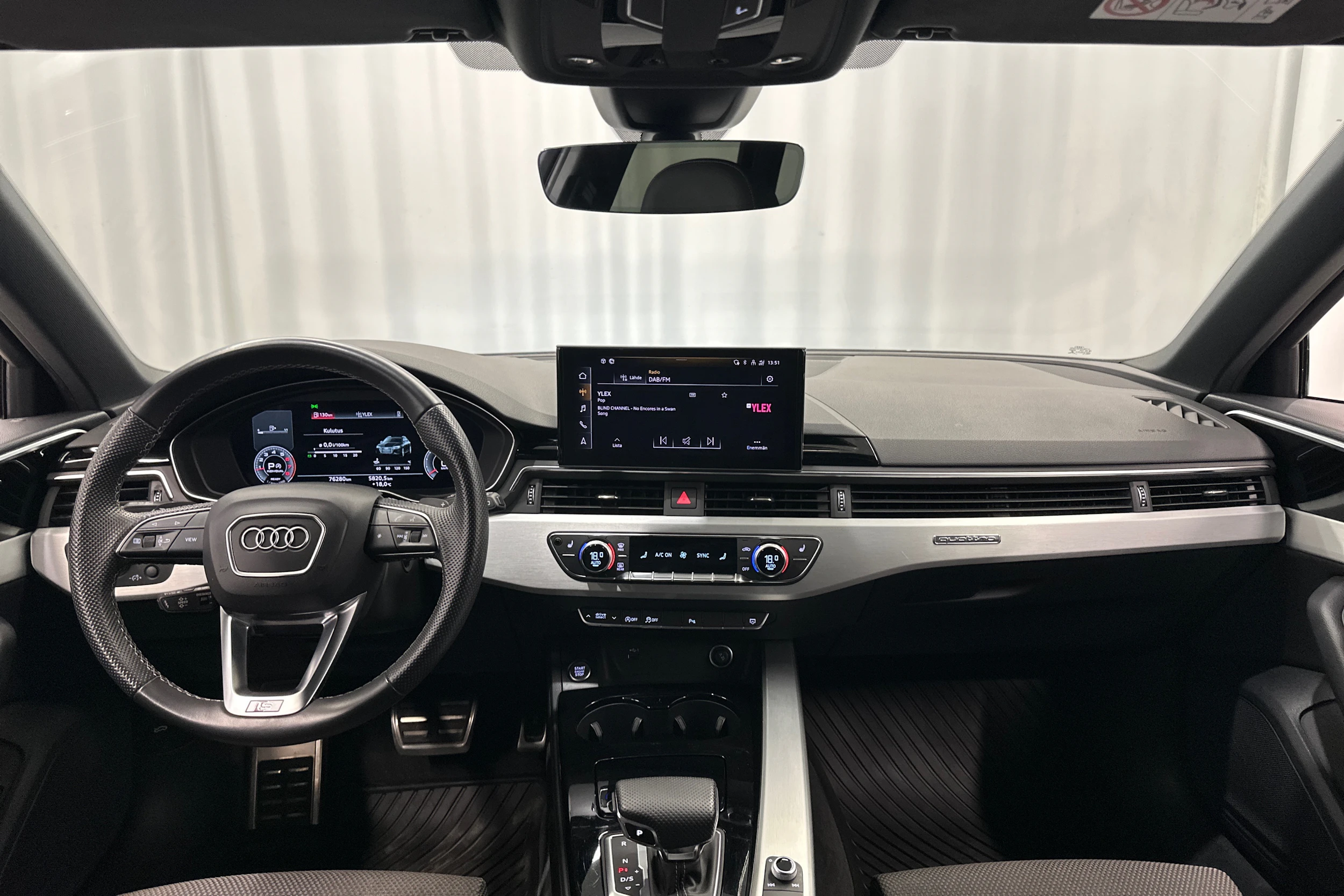 musta Audi A4 2022 kuva 11.