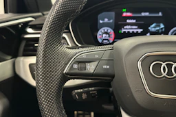 musta Audi A4 2022 kuva 13.