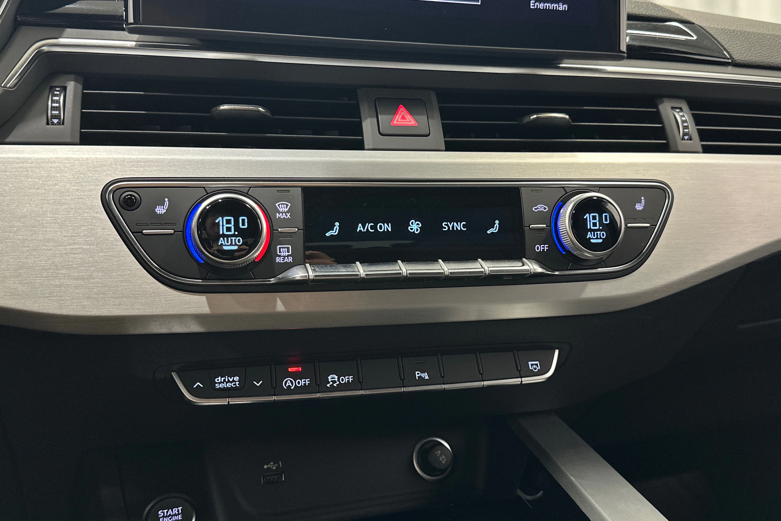 musta Audi A4 2022 kuva 17.