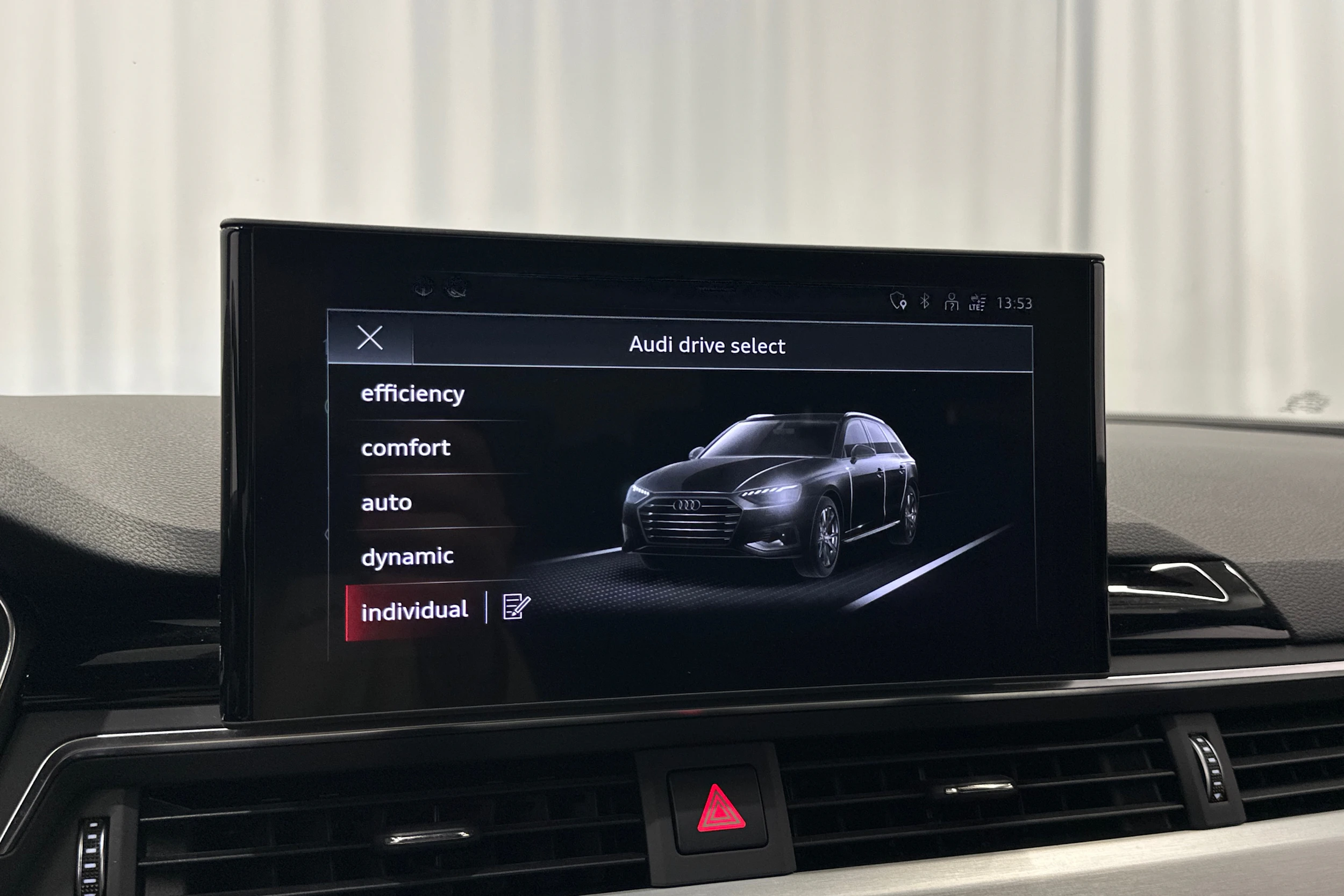 musta Audi A4 2022 kuva 18.