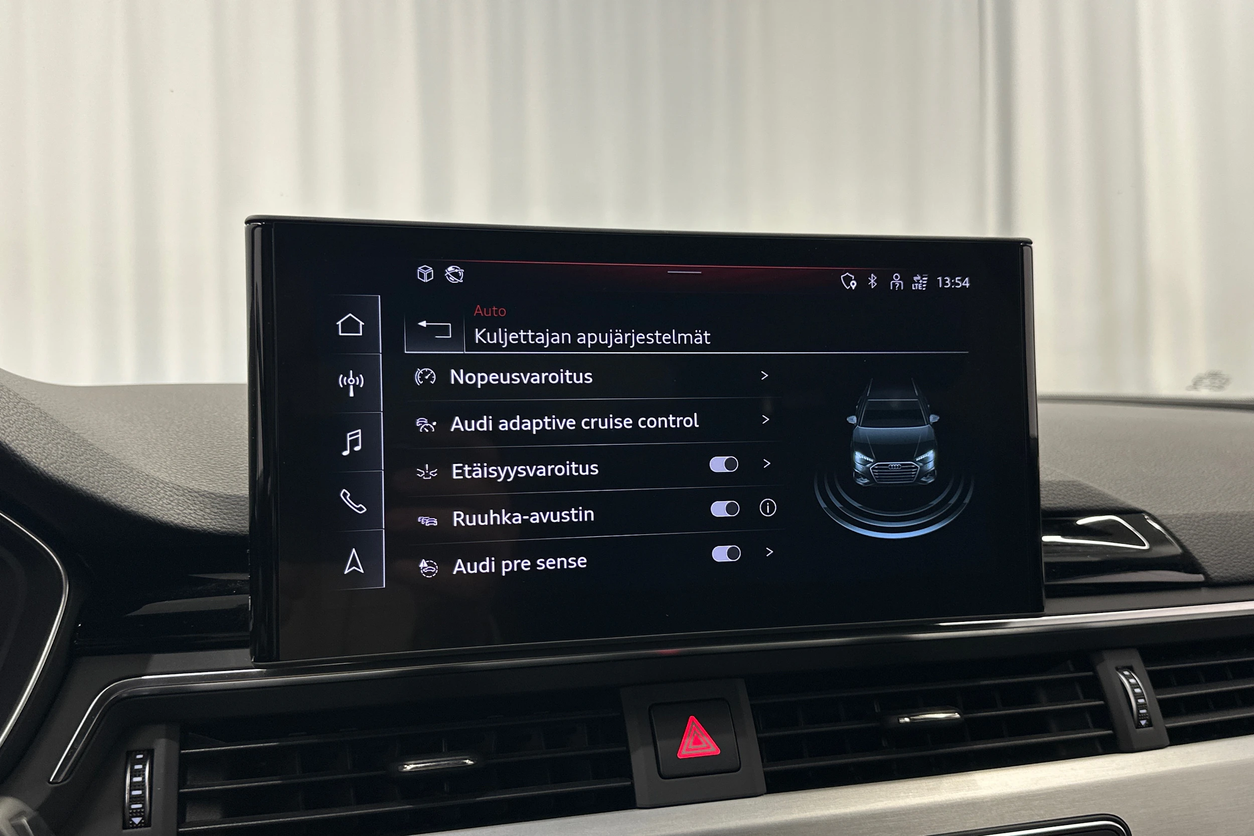 musta Audi A4 2022 kuva 19.