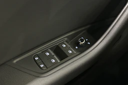 musta Audi A4 2022 kuva 23.