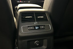 musta Audi A4 2022 kuva 24.