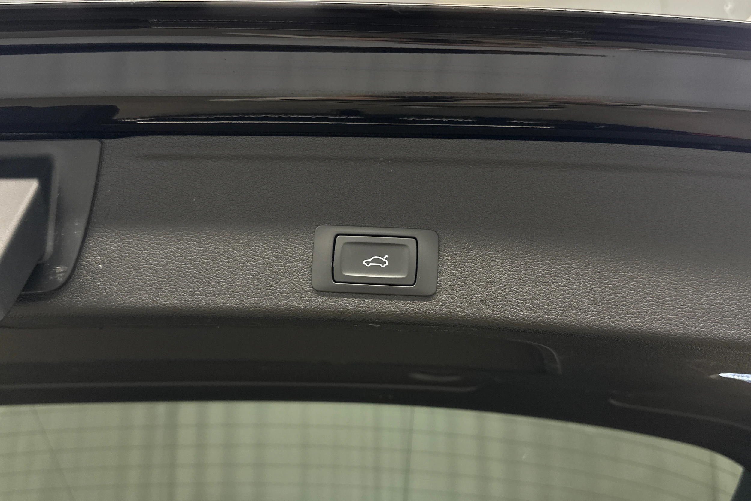 musta Audi A4 2022 kuva 26.