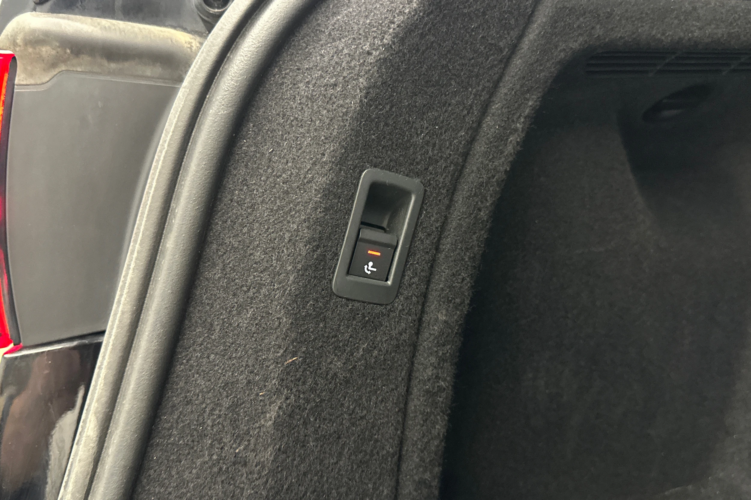 musta Audi A4 2022 kuva 28.